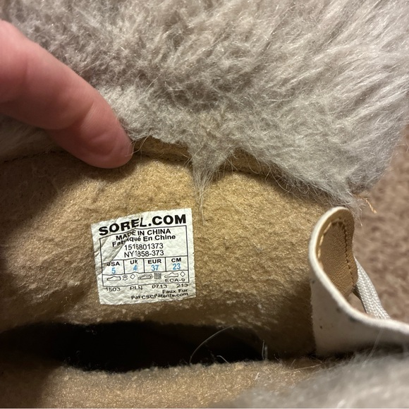 Sorel Waterproof Tan and Black Boots - Picture 4 of 6